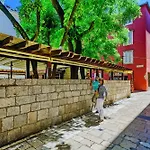 Pretty In The Centre - Old Town