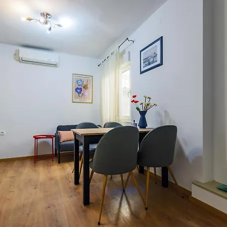 Pretty In The Centre - Old Town Apartment *