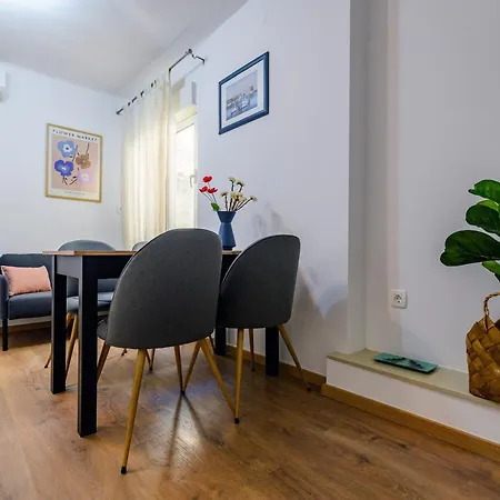 Pretty In The Centre - Old Town Apartment *
