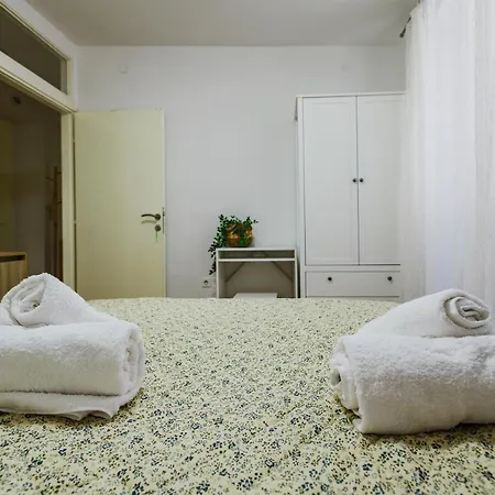 Pretty In The Centre - Old Town Apartment *