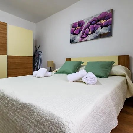Pretty In The Centre - Old Town Apartment