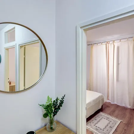 Pretty In The Centre - Old Town Apartment