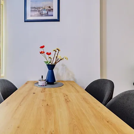 Pretty In The Centre - Old Town