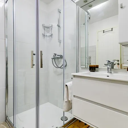 Pretty In The Centre - Old Town