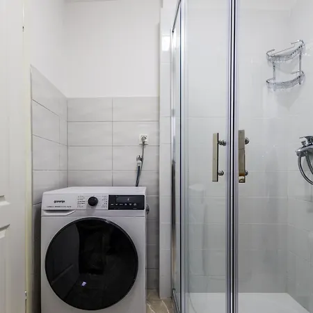 Pretty In The Centre - Old Town