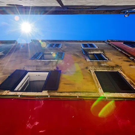 Pretty In The Centre - Old Town